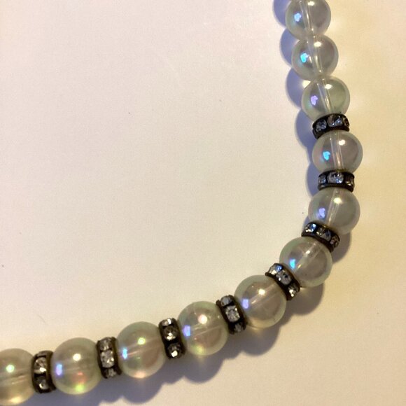 Vintage White Beaded Choker Necklace Women's Costume Jewelry - Picture 2 of 5